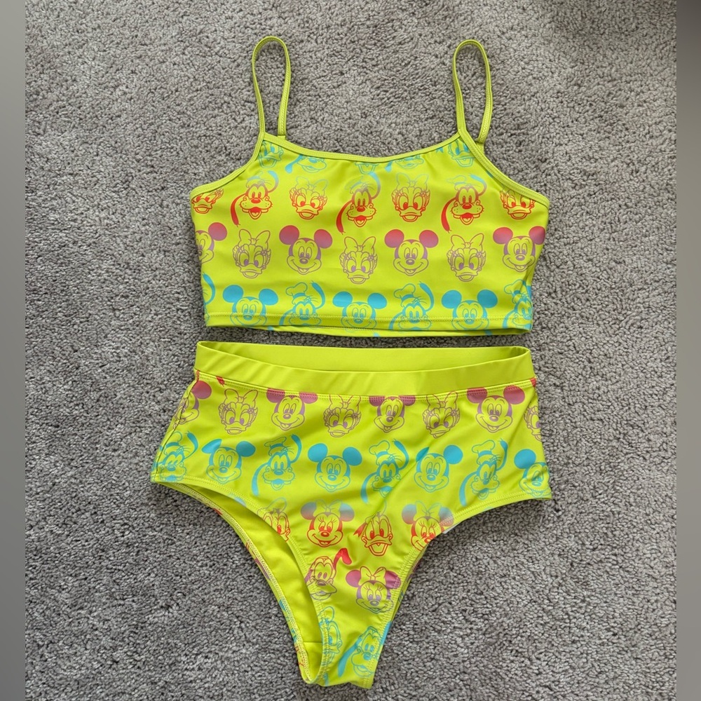 Disney Parks Mickey & Friends bikini set
Medium-15 in. pit to pit & 28 in. waist